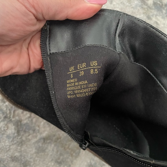 Black suede small heel bootie size 8.5 never worn - Picture 2 of 2